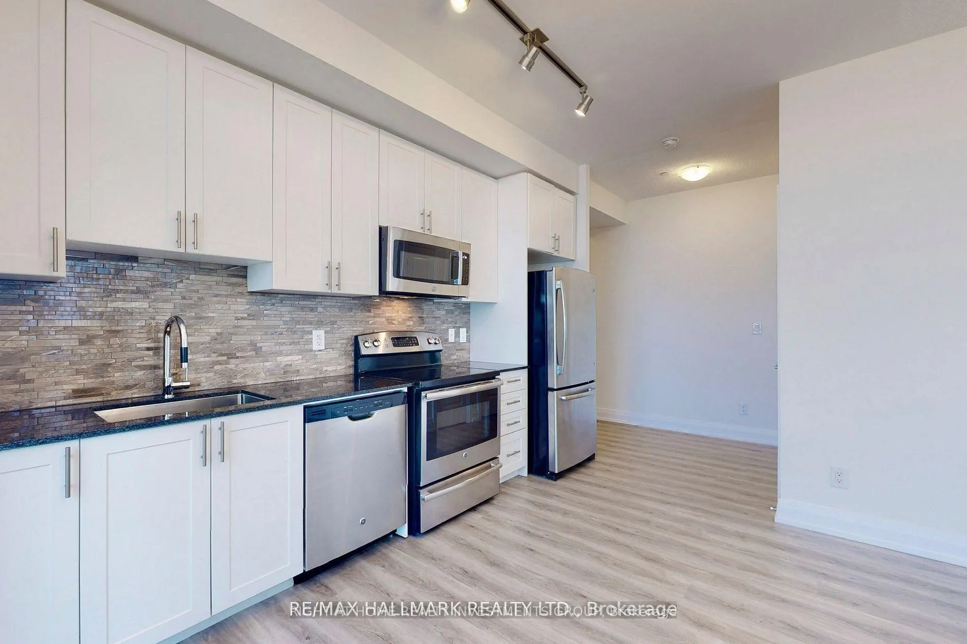 Photo 20 of Unit 833, 7165 Yonge Street, Markham, Grandview — HOMEH