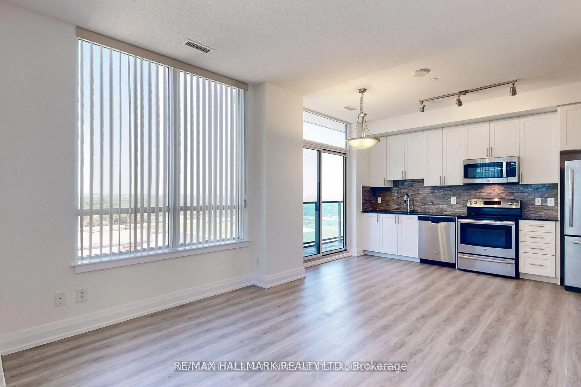 Photo 22 of Unit 833, 7165 Yonge Street, Markham, Grandview — HOMEH