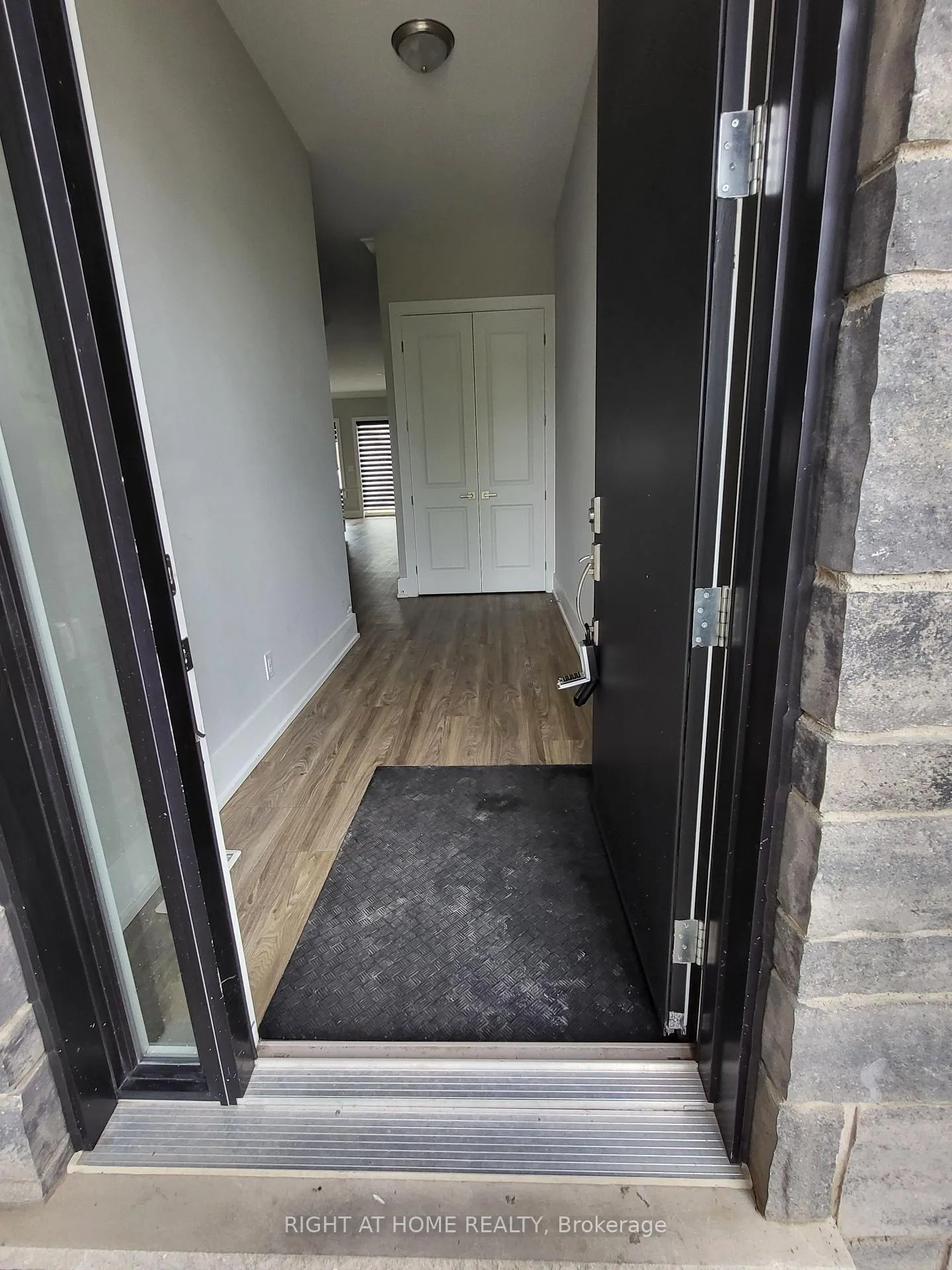 Photo 3 of 1048 Hansler Road, Welland, N. Welland — HOMEH