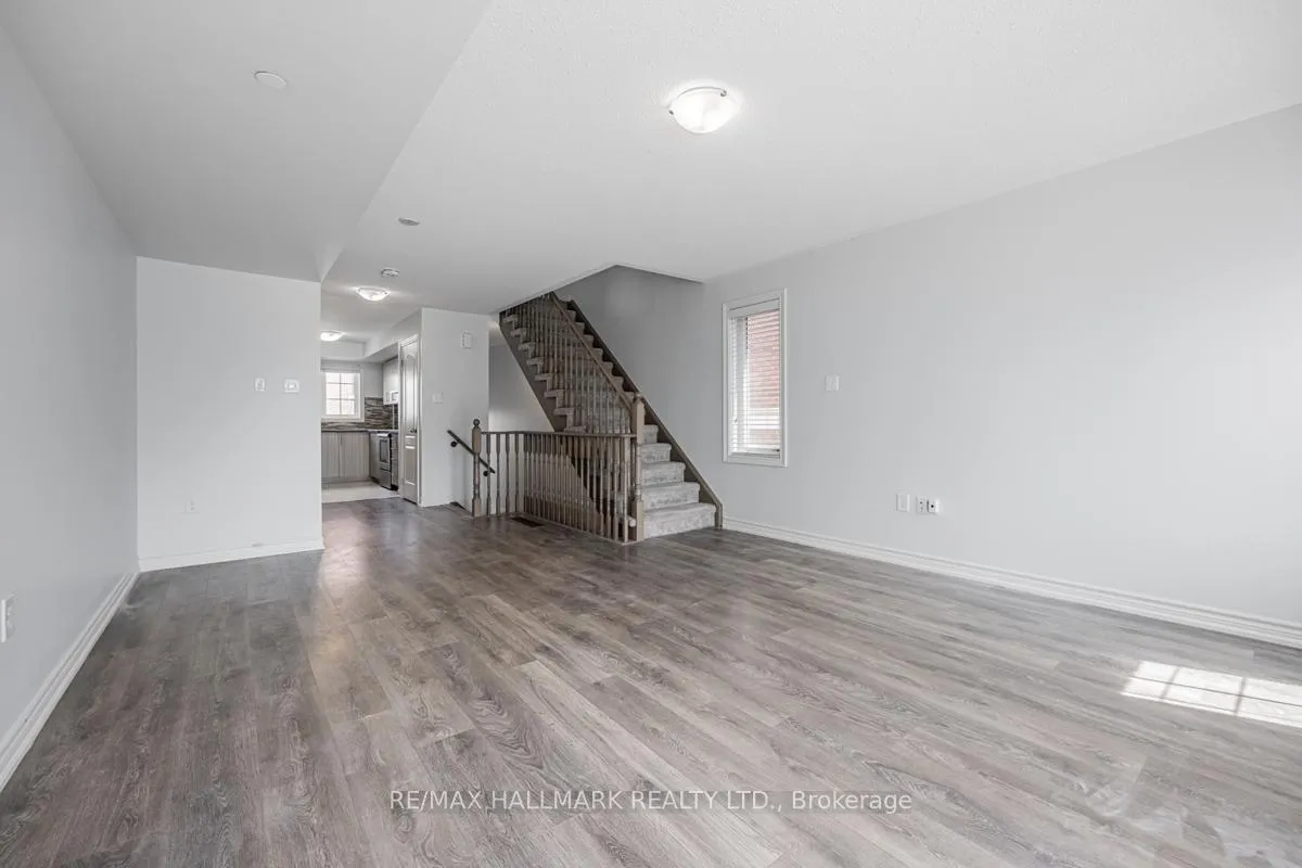 Photo 4 of 2496 Rosedrop Path, Oshawa, Windfields — HOMEH