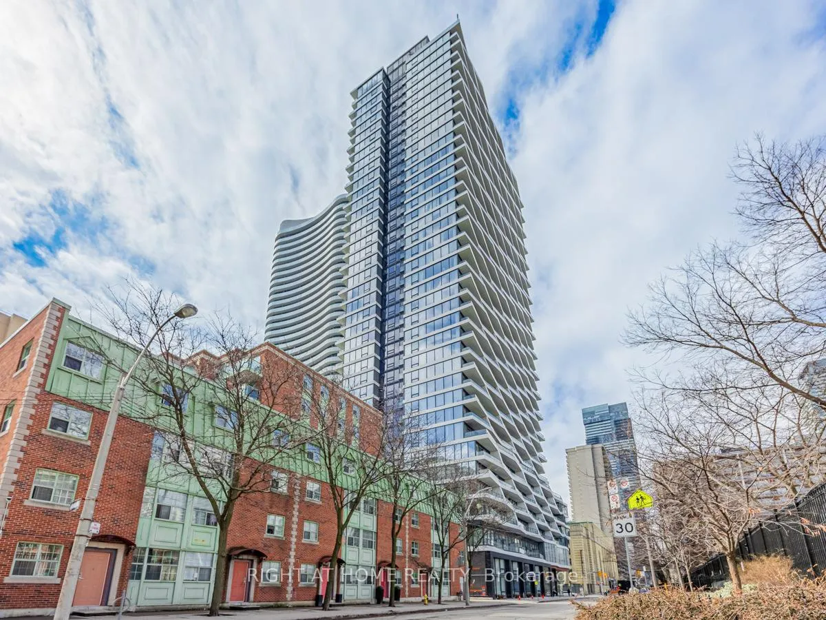 Front of Unit 1615, 85 Wood Street