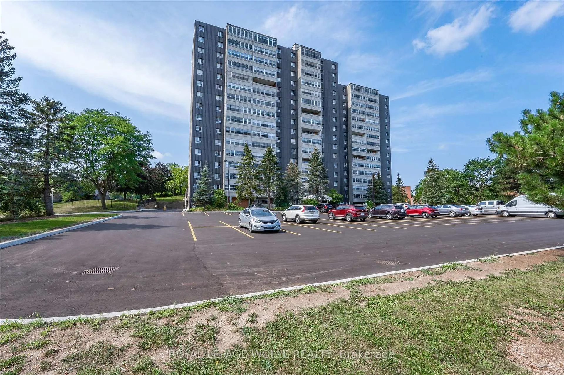 Photo 3 of Unit 1510, 225 Harvard Place, Waterloo, Lincoln Heights — HOMEH