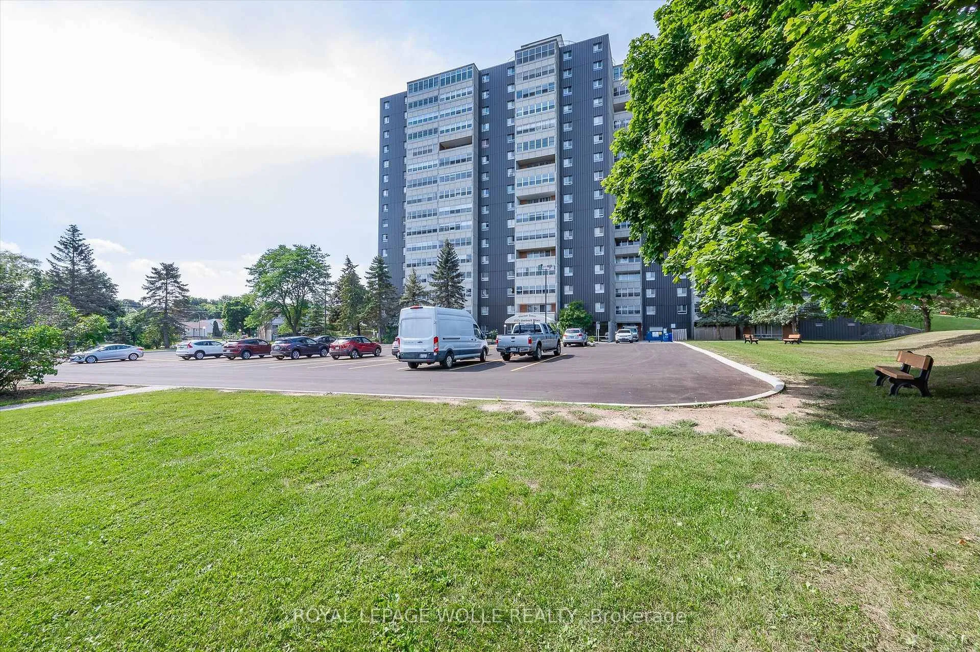 Photo 4 of Unit 1510, 225 Harvard Place, Waterloo, Lincoln Heights — HOMEH