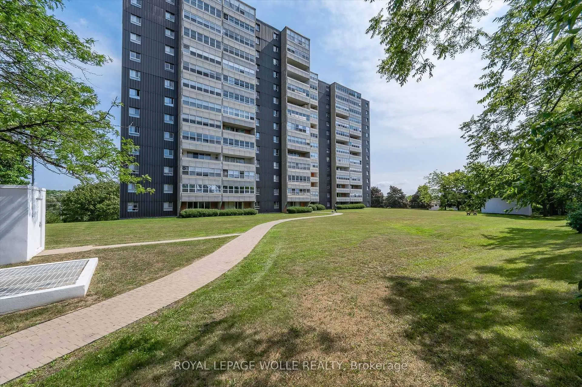 Photo 32 of Unit 1510, 225 Harvard Place, Waterloo, Lincoln Heights — HOMEH