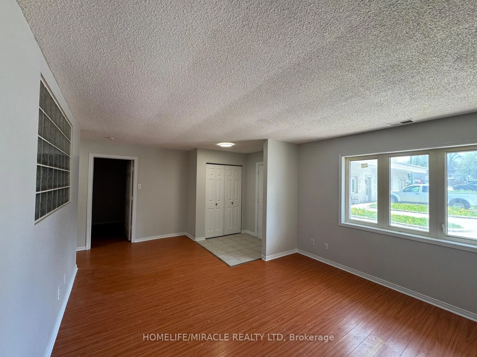 Photo 2 of Unit 7, 565 Kennedy Road, Scarborough, Kennedy Park — HOMEH