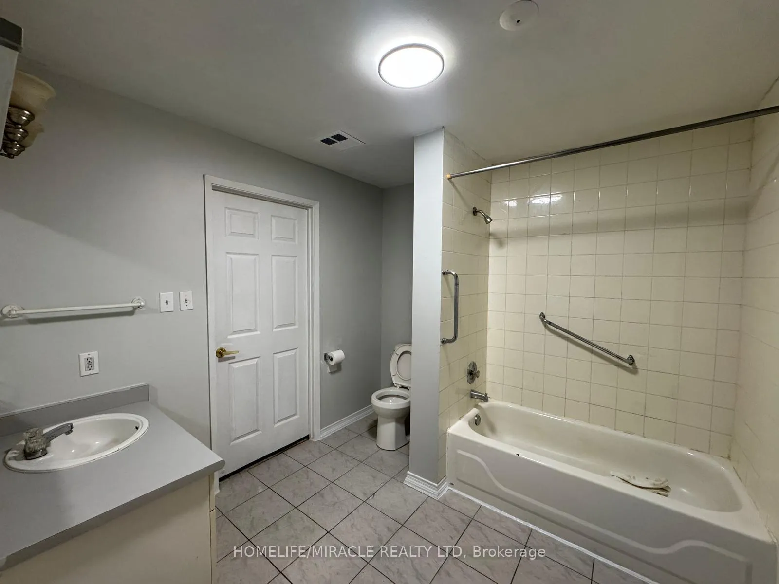 Photo 13 of Unit 7, 565 Kennedy Road, Scarborough, Kennedy Park — HOMEH