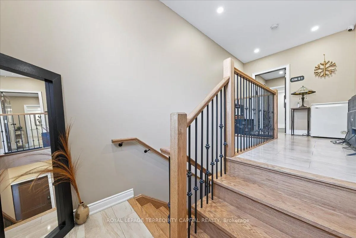 Photo 8 of 30 Indianola Crescent, Wasaga Beach — HOMEH