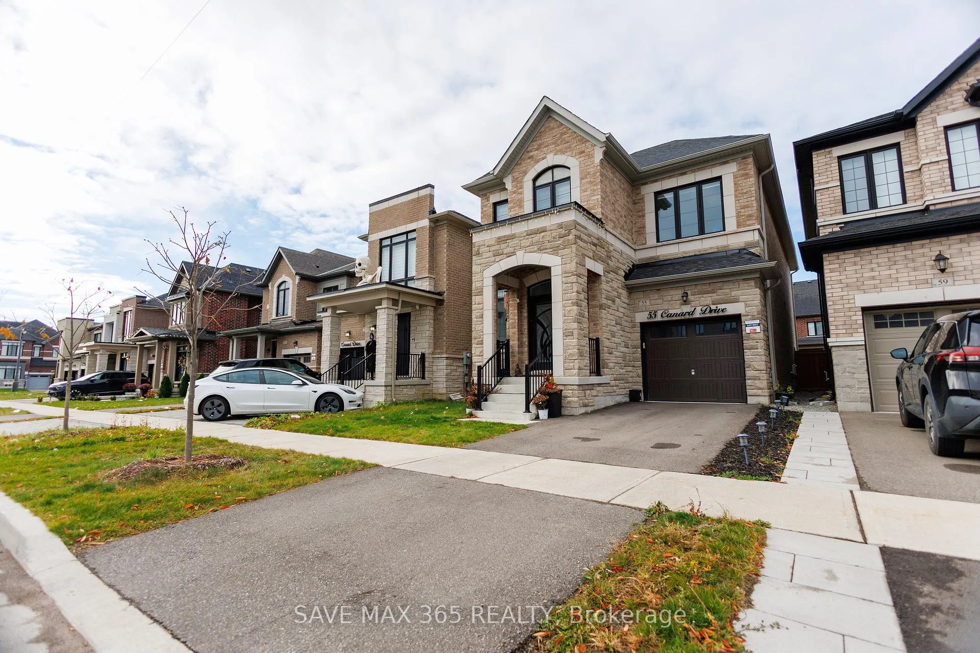 Photo 2 of 55 Canard Drive, Vaughan, Kleinburg — HOMEH