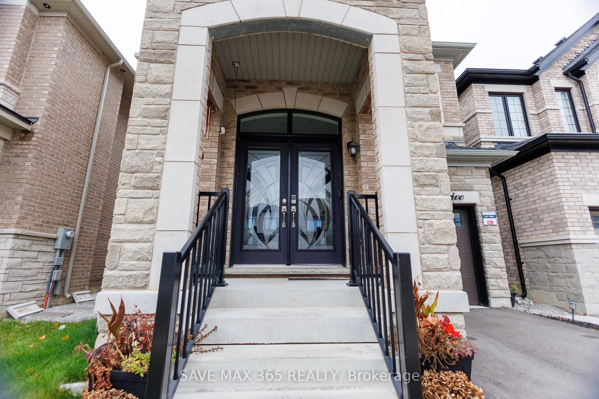 Photo 3 of 55 Canard Drive, Vaughan, Kleinburg — HOMEH