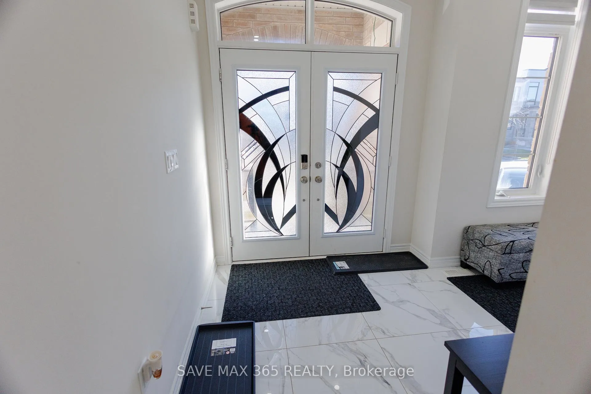Photo 5 of 55 Canard Drive, Vaughan, Kleinburg — HOMEH