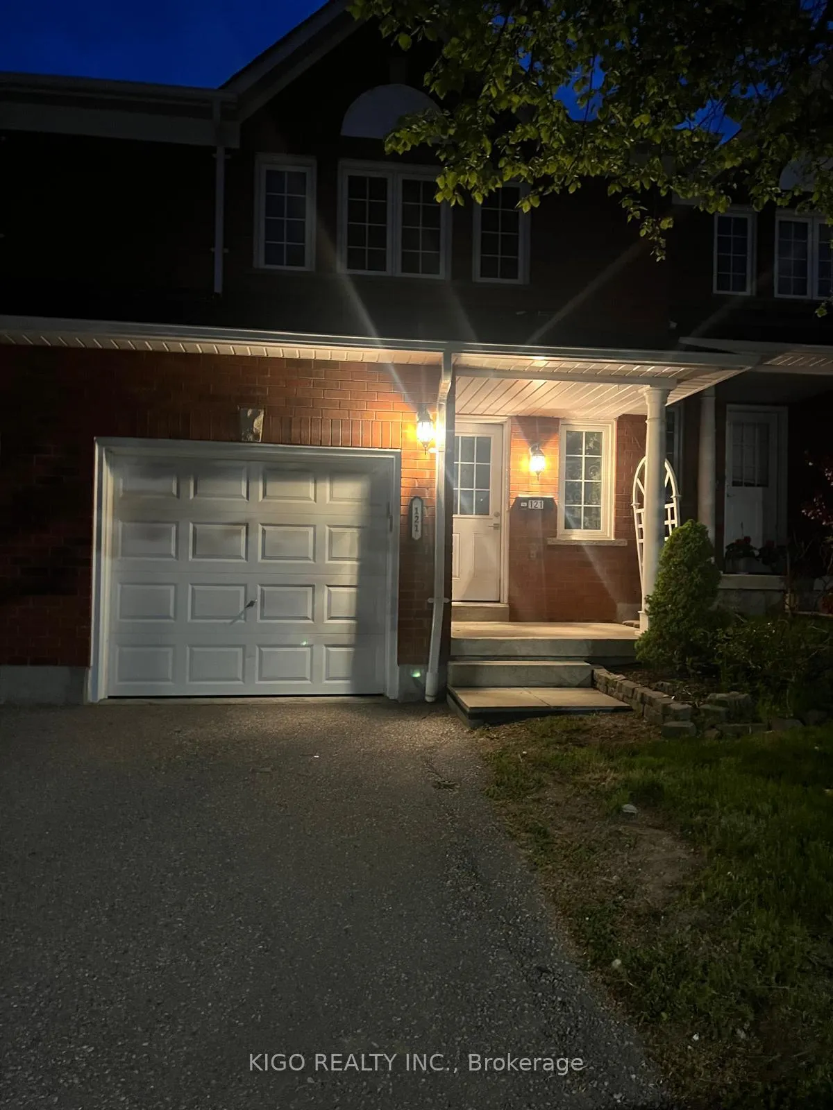 Front of Unit 121, 10 Bassett Boulevard