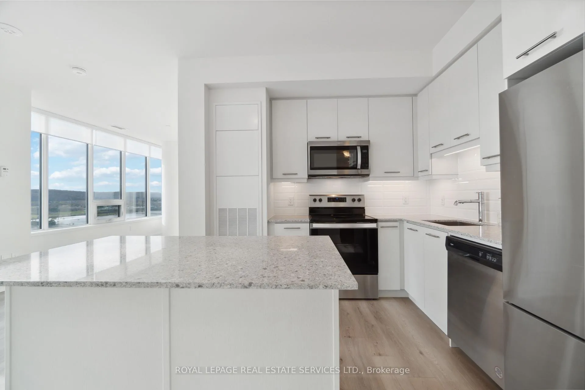 Photo 7 of Unit 1702, 385 Winston Road, Grimsby, Grimsby Beach — HOMEH