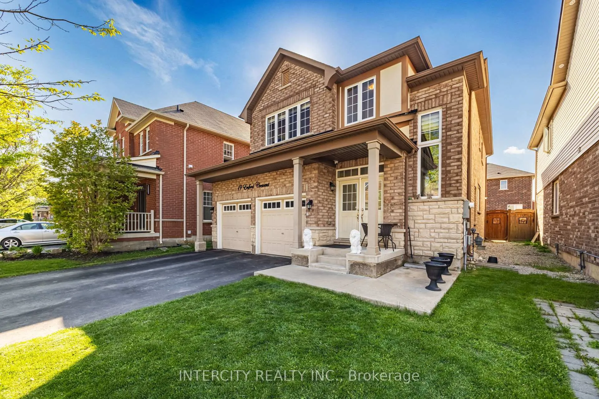 Photo 3 of 19 Enford Crescent, Brampton, Northwest Brampton — HOMEH