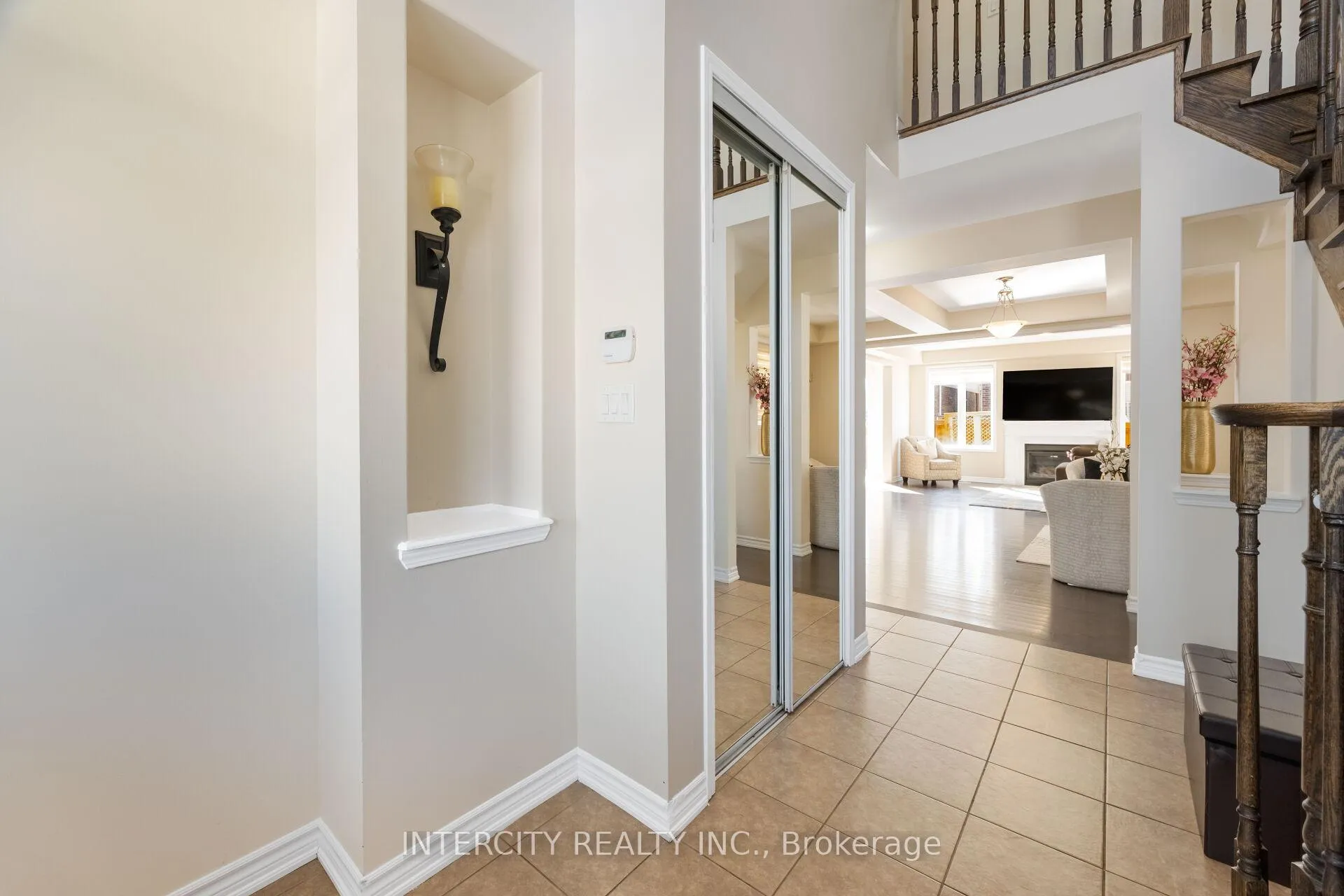 Photo 8 of 19 Enford Crescent, Brampton, Northwest Brampton — HOMEH