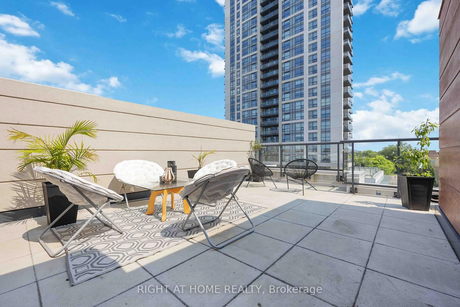 Photo 2 of Unit Th8, 1245 Bayly Street, Pickering, Bay Ridges — HOMEH