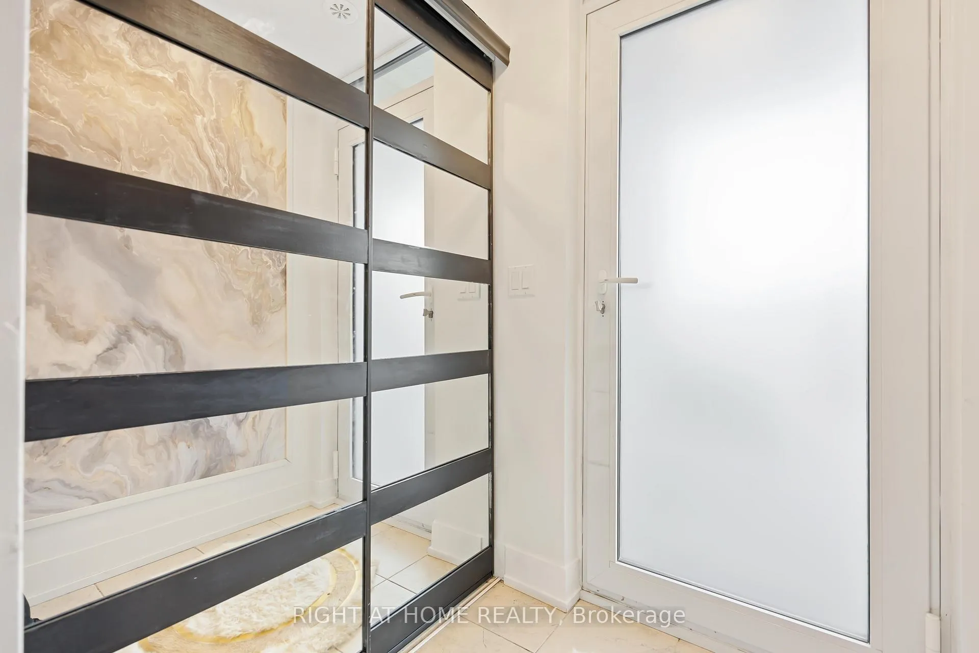 Photo 4 of Unit Th8, 1245 Bayly Street, Pickering, Bay Ridges — HOMEH