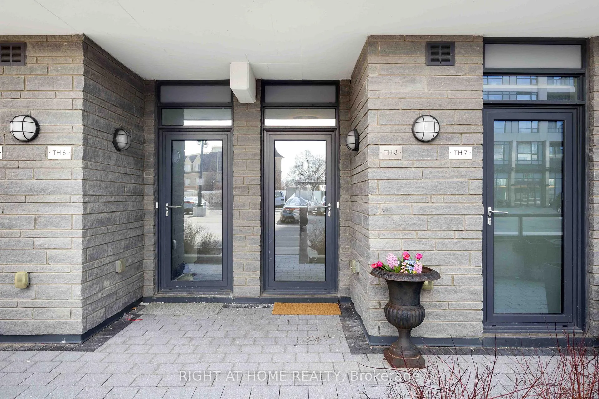Photo 5 of Unit Th8, 1245 Bayly Street, Pickering, Bay Ridges — HOMEH
