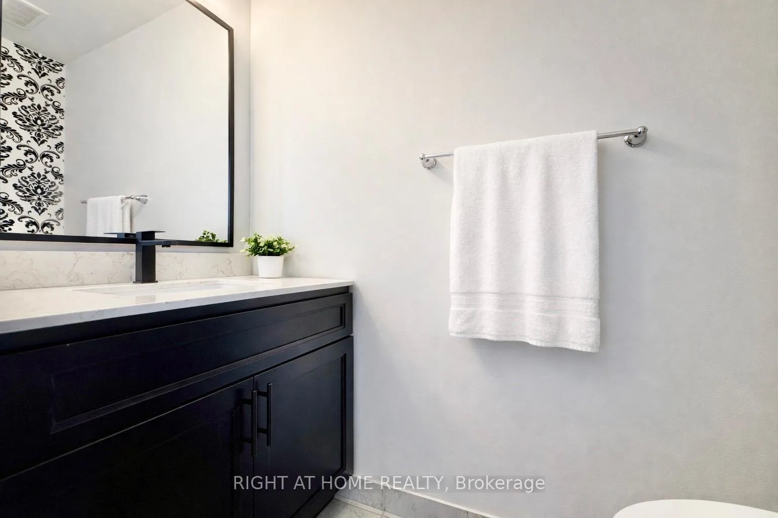Photo 15 of Unit Th8, 1245 Bayly Street, Pickering, Bay Ridges — HOMEH