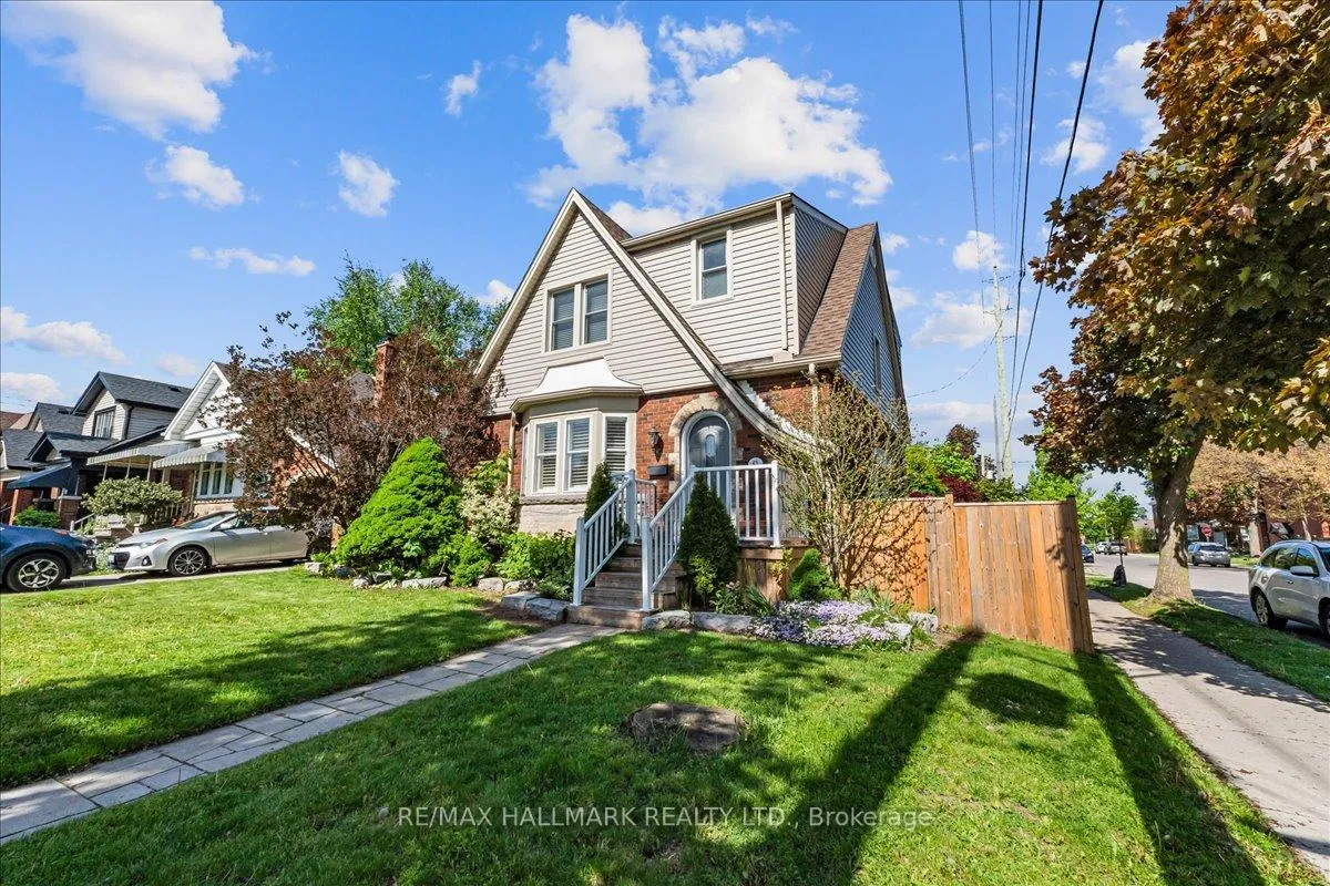Photo 2 of 62 Tuxedo Avenue S, Hamilton, Delta — HOMEH