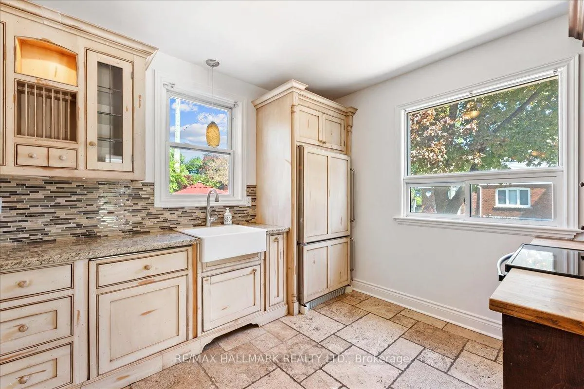 Photo 9 of 62 Tuxedo Avenue S, Hamilton, Delta — HOMEH