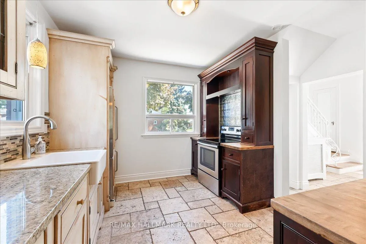 Photo 13 of 62 Tuxedo Avenue S, Hamilton, Delta — HOMEH