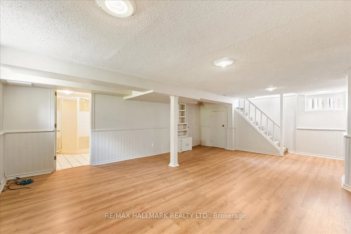 Photo 26 of 62 Tuxedo Avenue S, Hamilton, Delta — HOMEH