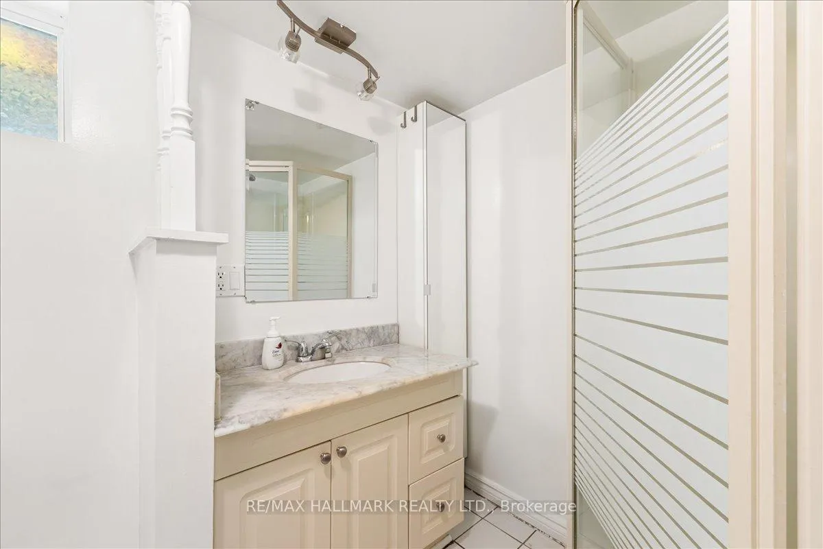 Photo 27 of 62 Tuxedo Avenue S, Hamilton, Delta — HOMEH