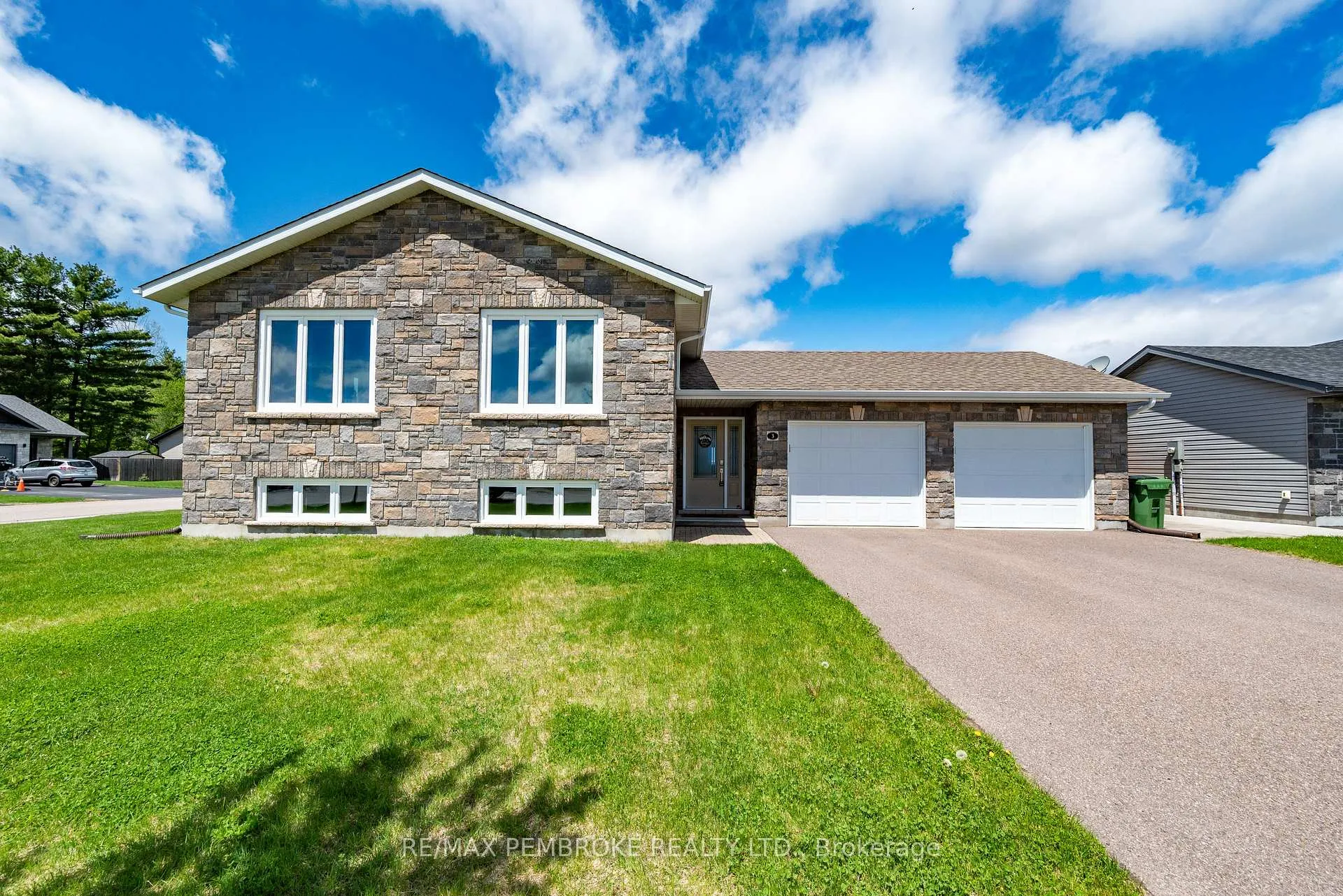 Photo 3 of 3 Nile Street, Petawawa — HOMEH