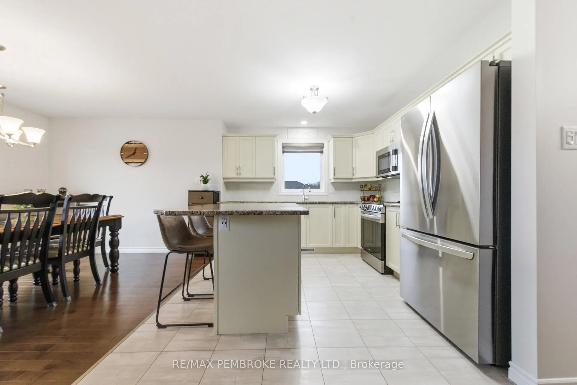 Photo 10 of 3 Nile Street, Petawawa — HOMEH