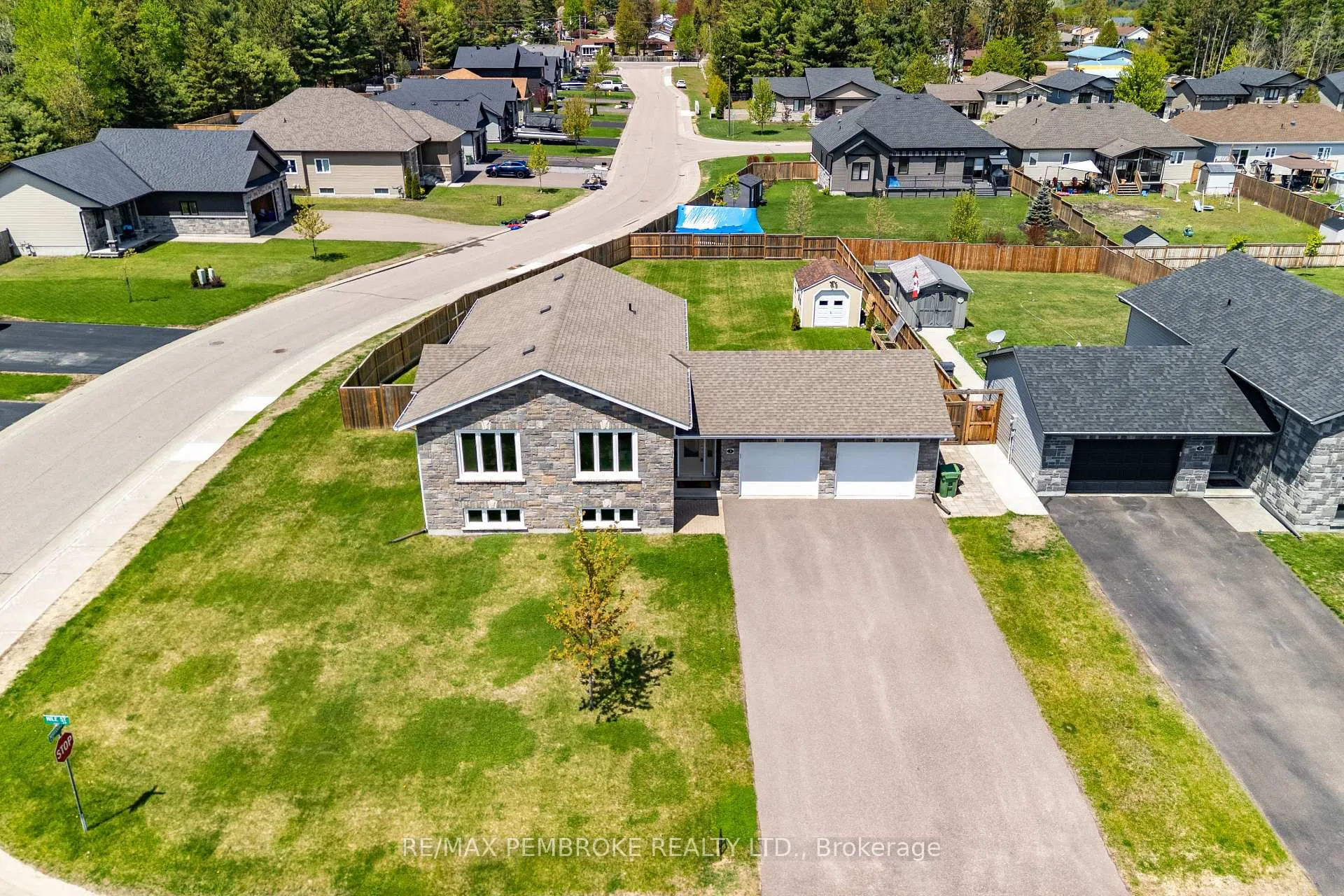 Photo 38 of 3 Nile Street, Petawawa — HOMEH