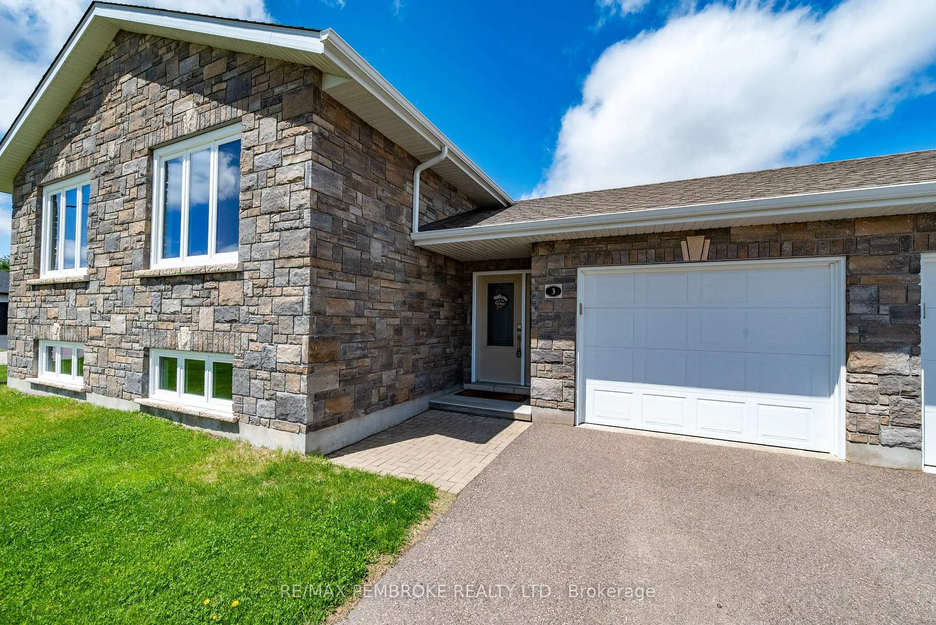 Photo 39 of 3 Nile Street, Petawawa — HOMEH
