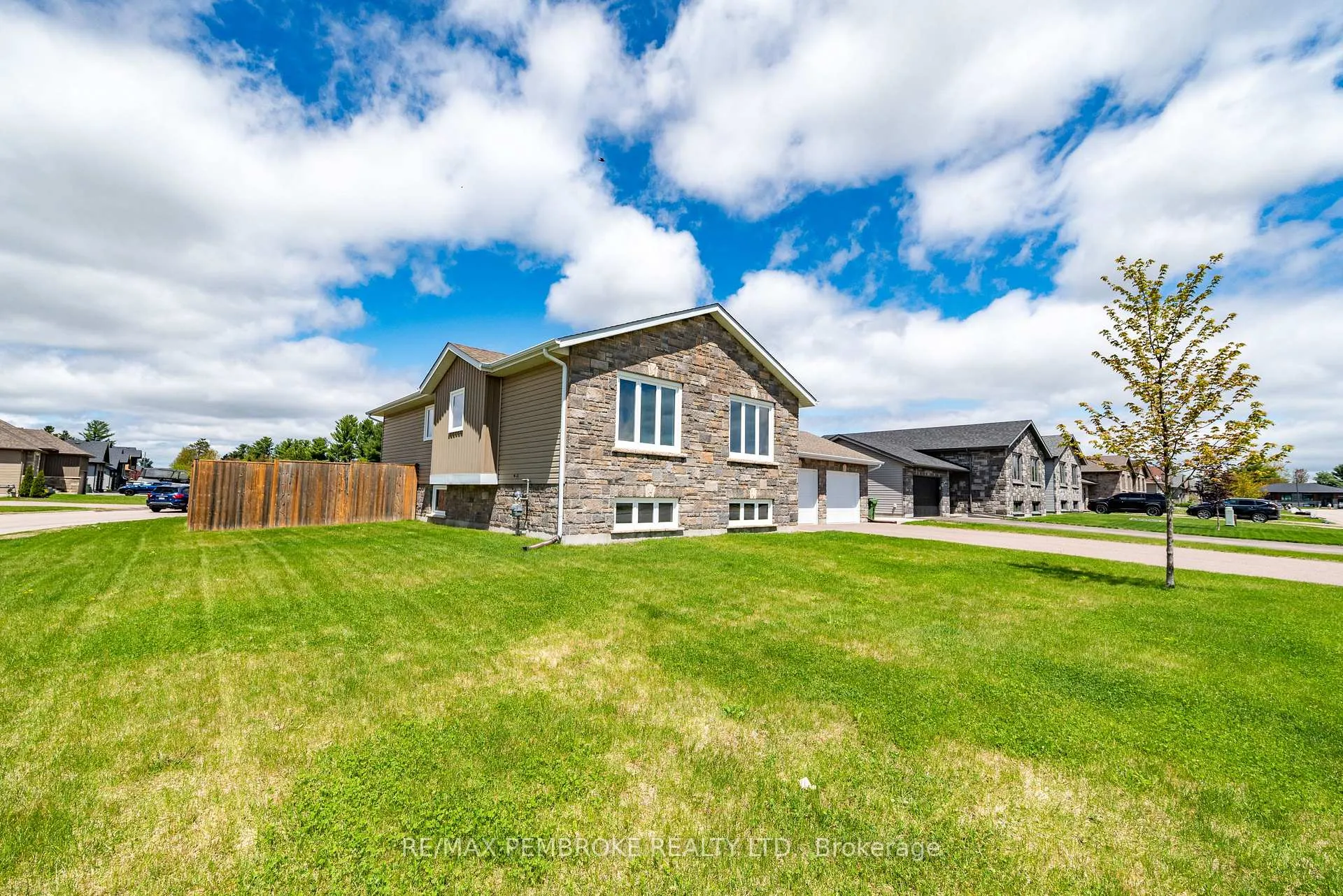 Photo 42 of 3 Nile Street, Petawawa — HOMEH