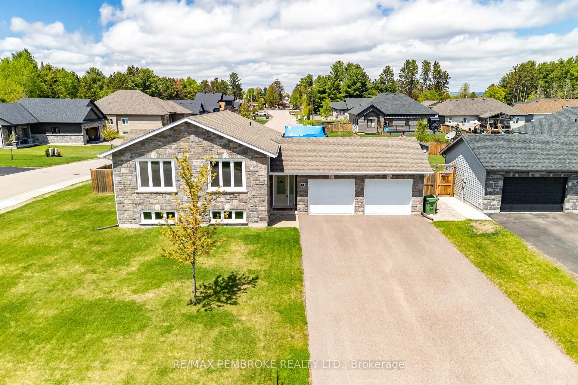 Photo 44 of 3 Nile Street, Petawawa — HOMEH