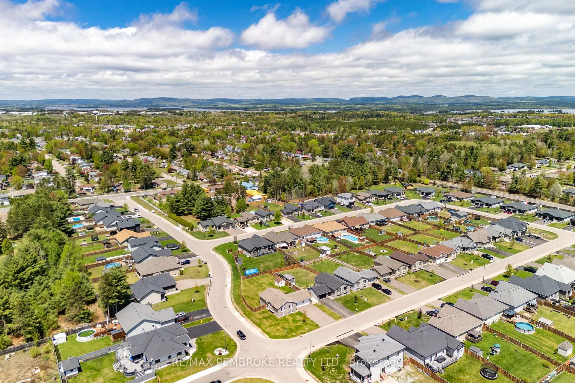Photo 45 of 3 Nile Street, Petawawa — HOMEH