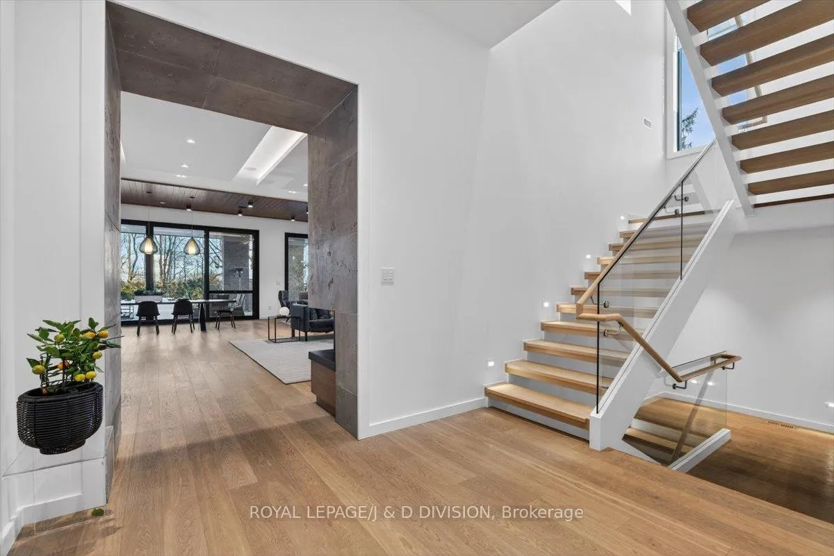 Photo 5 of 134 Rykert Crescent, Toronto, Leaside — HOMEH
