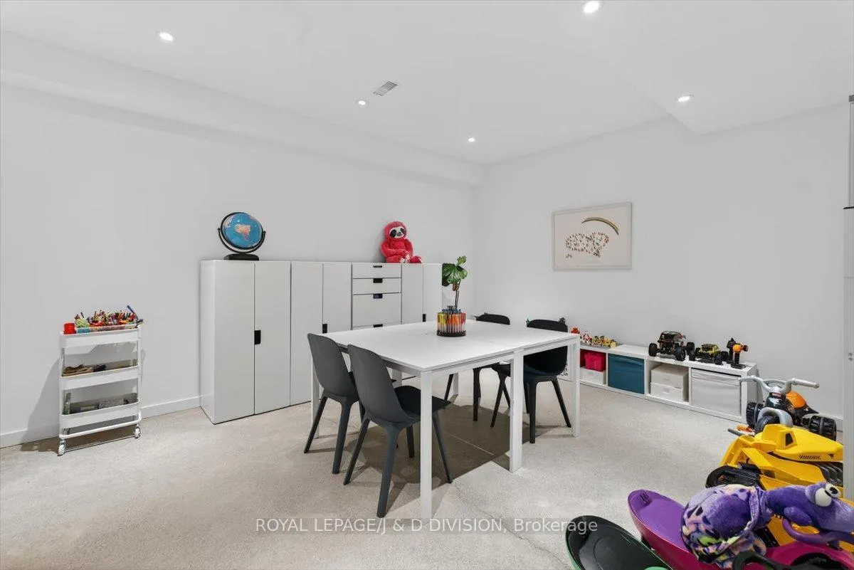Photo 33 of 134 Rykert Crescent, Toronto, Leaside — HOMEH