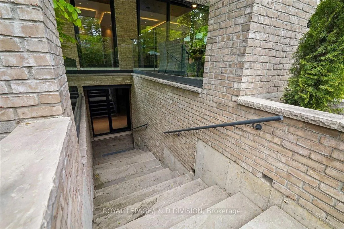 Photo 37 of 134 Rykert Crescent, Toronto, Leaside — HOMEH