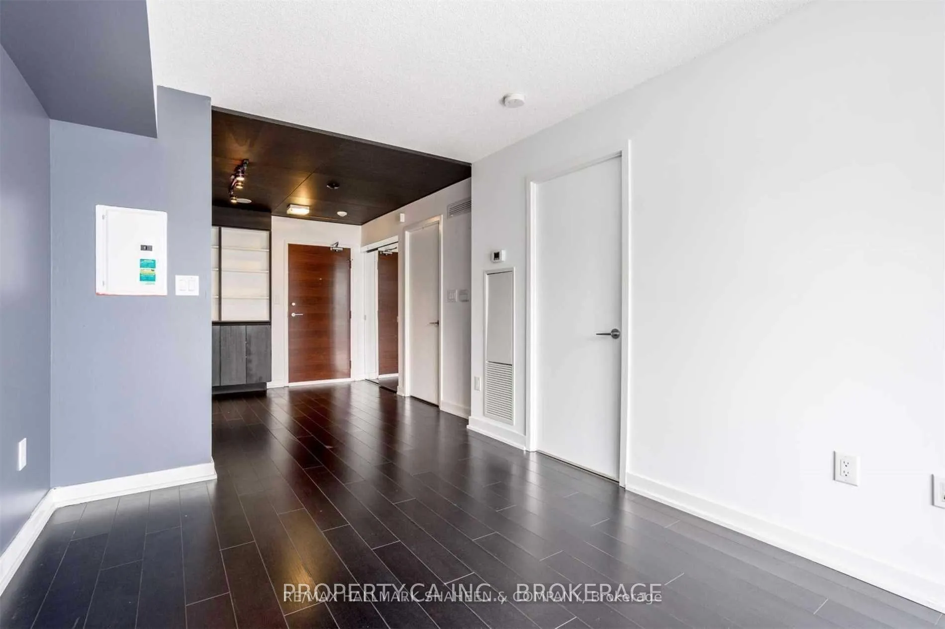 Photo 5 of Unit 2105, 15 Iceboat Terrace, Toronto, Waterfront Communities — HOMEH