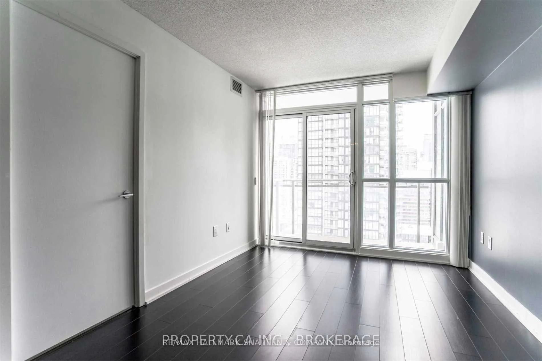 Photo 8 of Unit 2105, 15 Iceboat Terrace, Toronto, Waterfront Communities — HOMEH