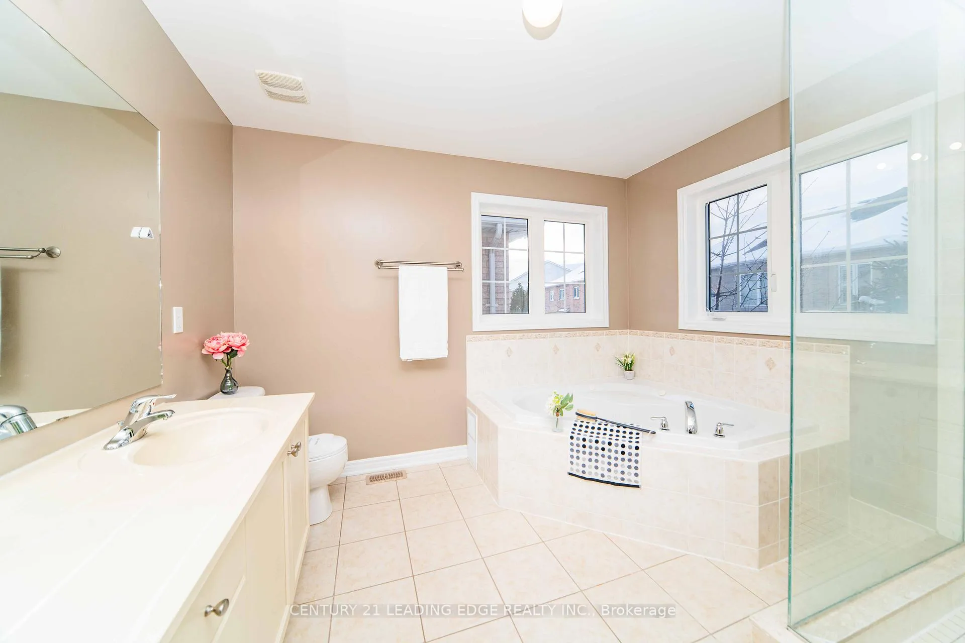 Photo 36 of 49 Stonechurch Crescent, Markham, Box Grove — HOMEH