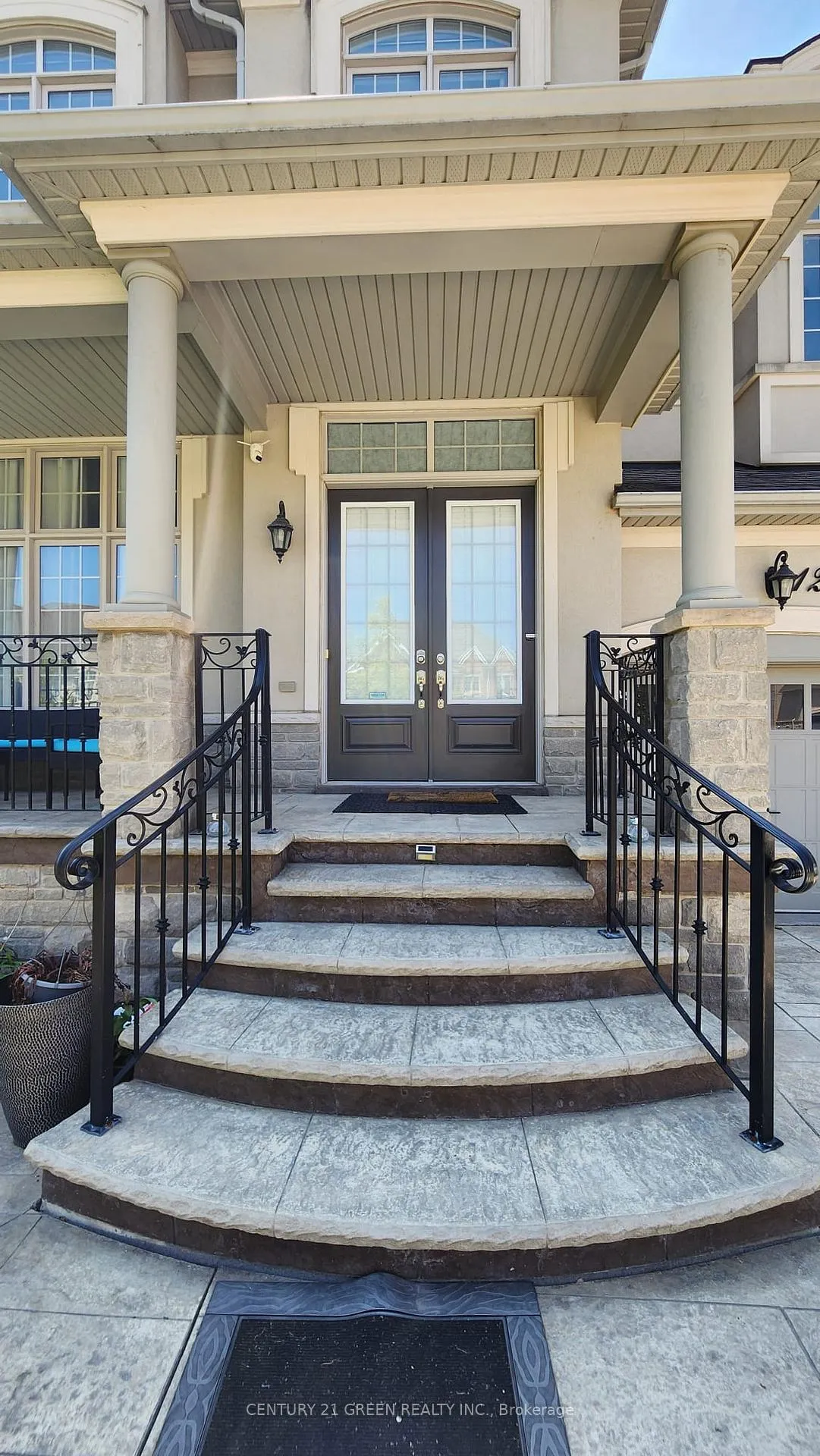 Photo 2 of Unit MAIN, 12 Royal West Drive, Brampton, Credit Valley — HOMEH