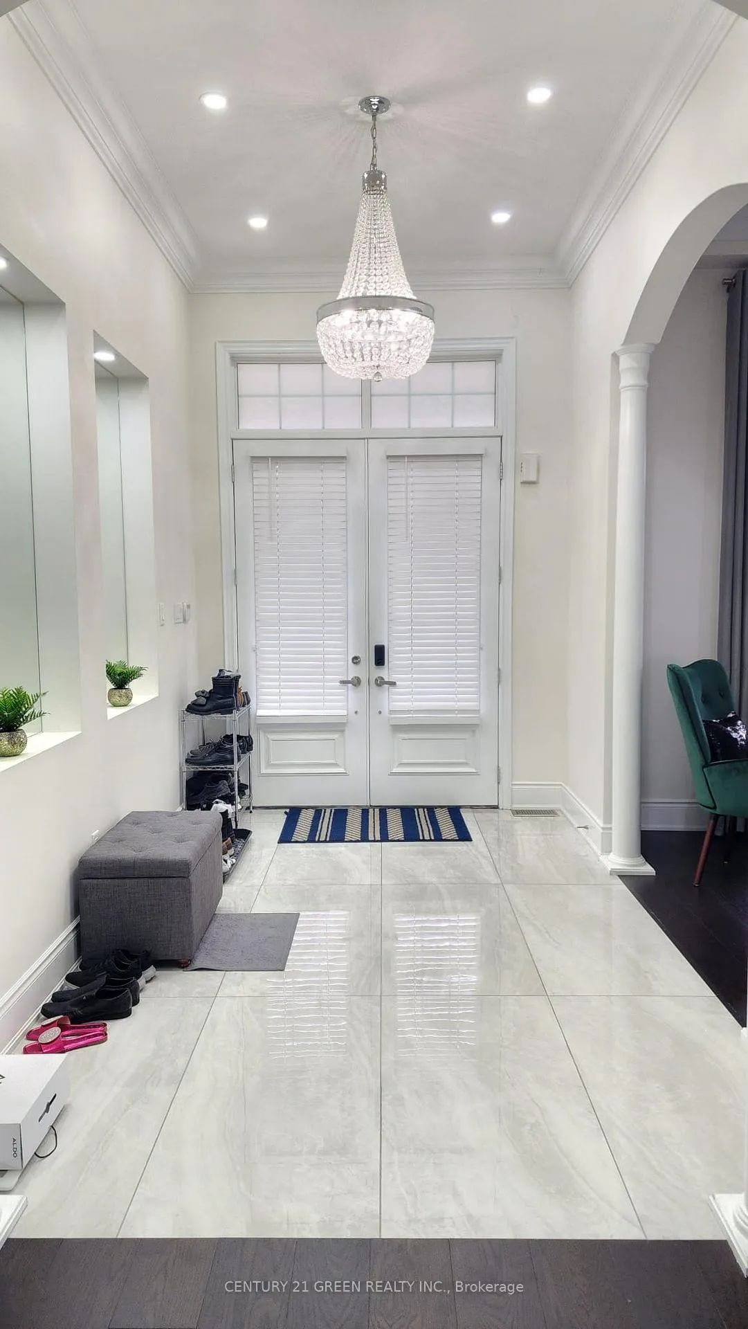 Photo 4 of Unit MAIN, 12 Royal West Drive, Brampton, Credit Valley — HOMEH