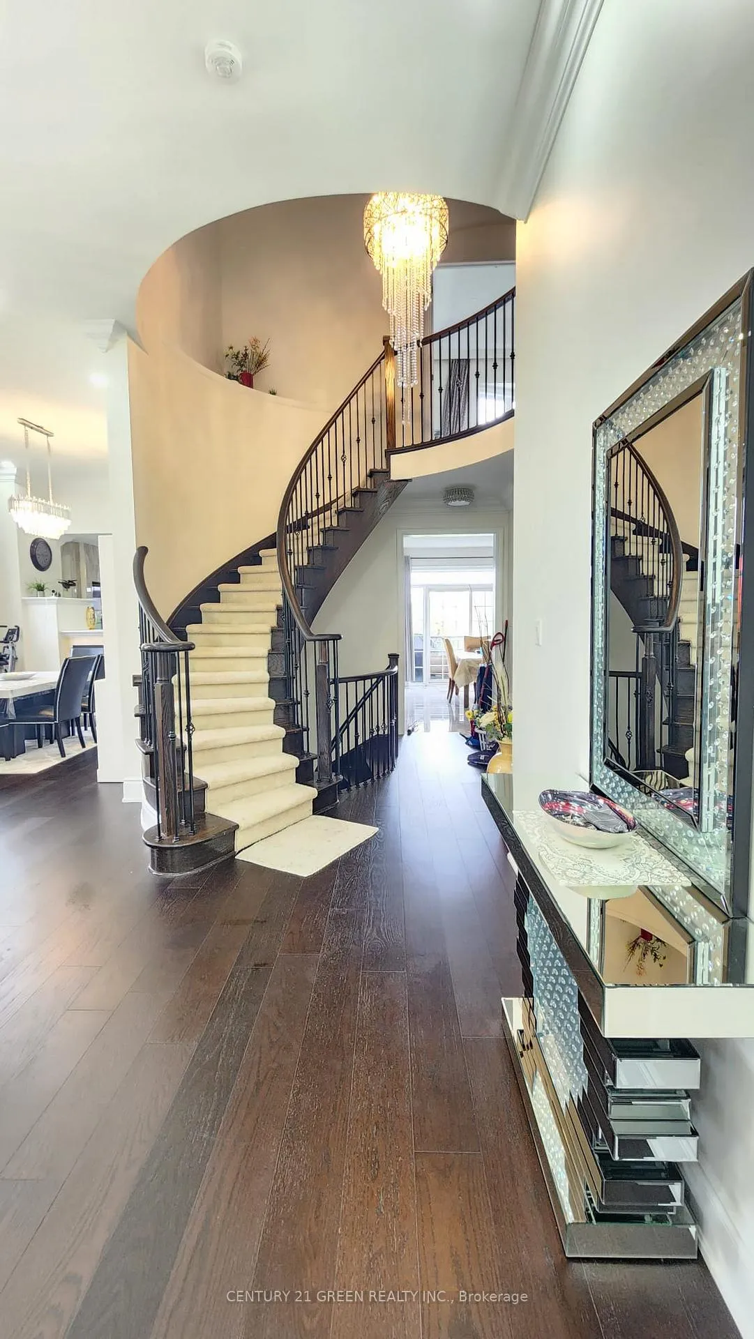Photo 5 of Unit MAIN, 12 Royal West Drive, Brampton, Credit Valley — HOMEH