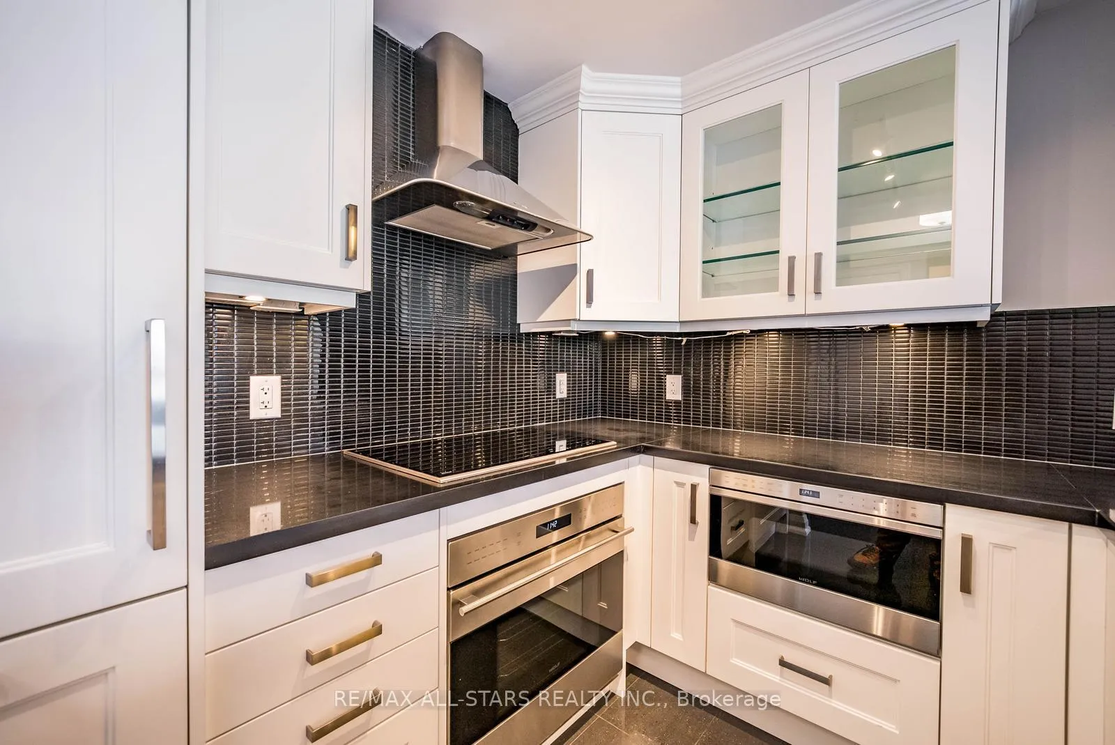 Photo 9 of Unit 305, 15 Stollery Pond Crescent, Markham, Devil's Elbow — HOMEH