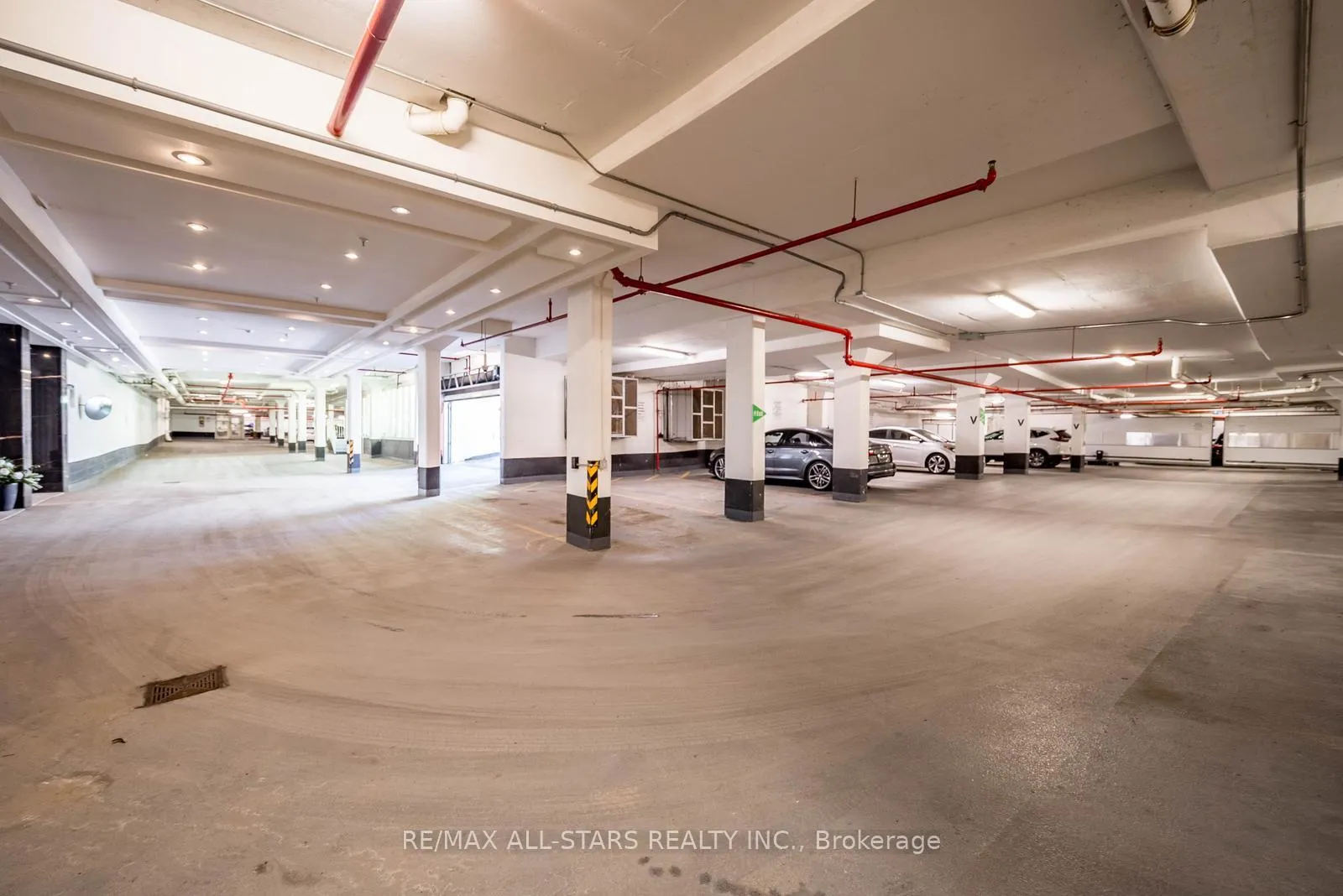 Photo 21 of Unit 305, 15 Stollery Pond Crescent, Markham, Devil's Elbow — HOMEH