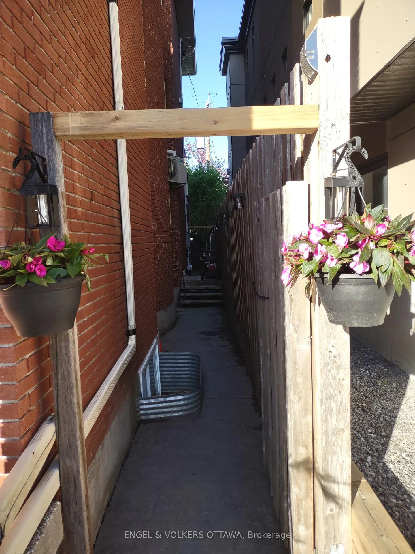 Photo 27 of Unit B, 281 Kirchoffer, Ottawa, Westboro West — HOMEH
