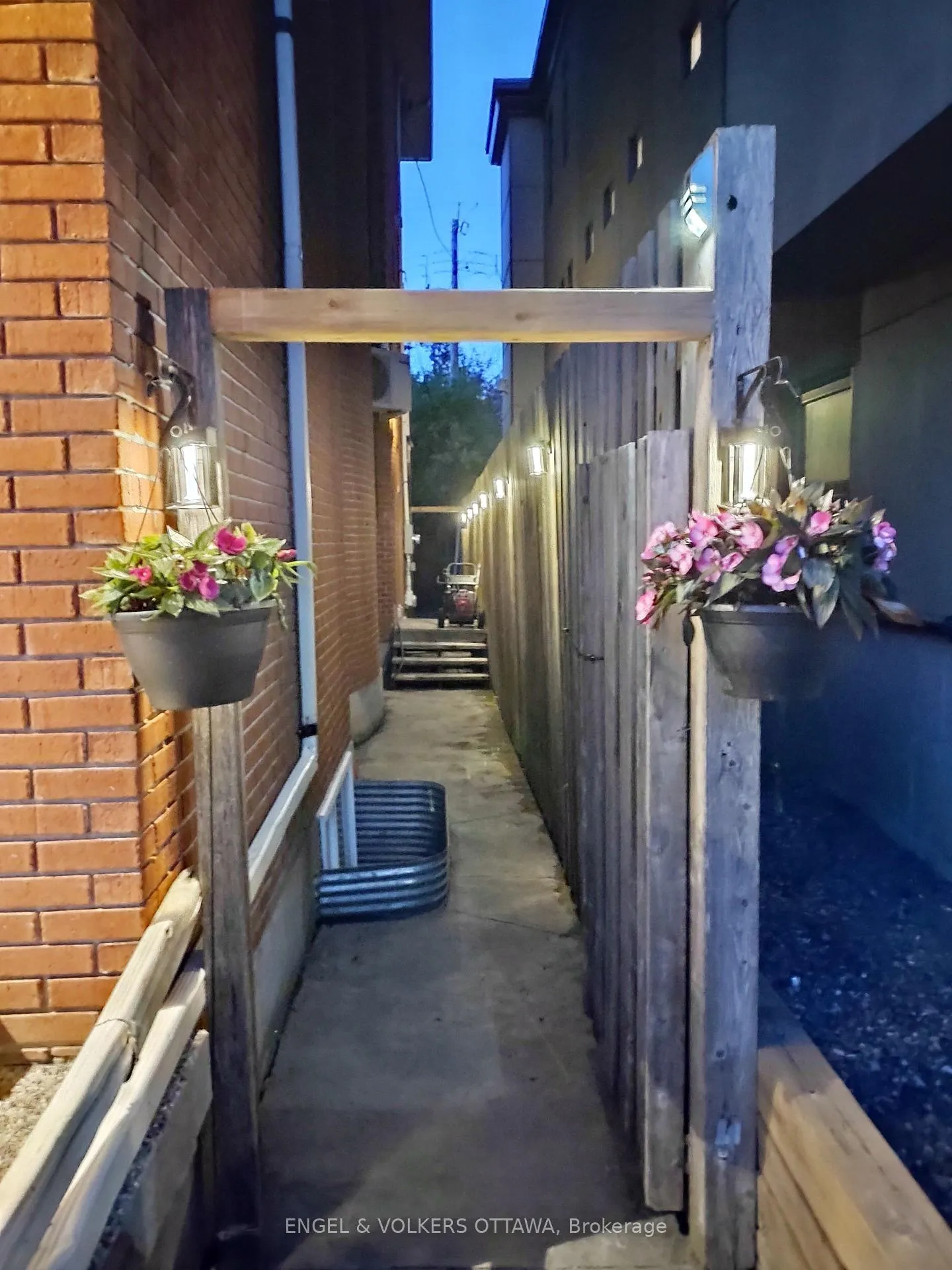 Photo 3 of Unit B, 281 Kirchoffer, Ottawa, Westboro West — HOMEH