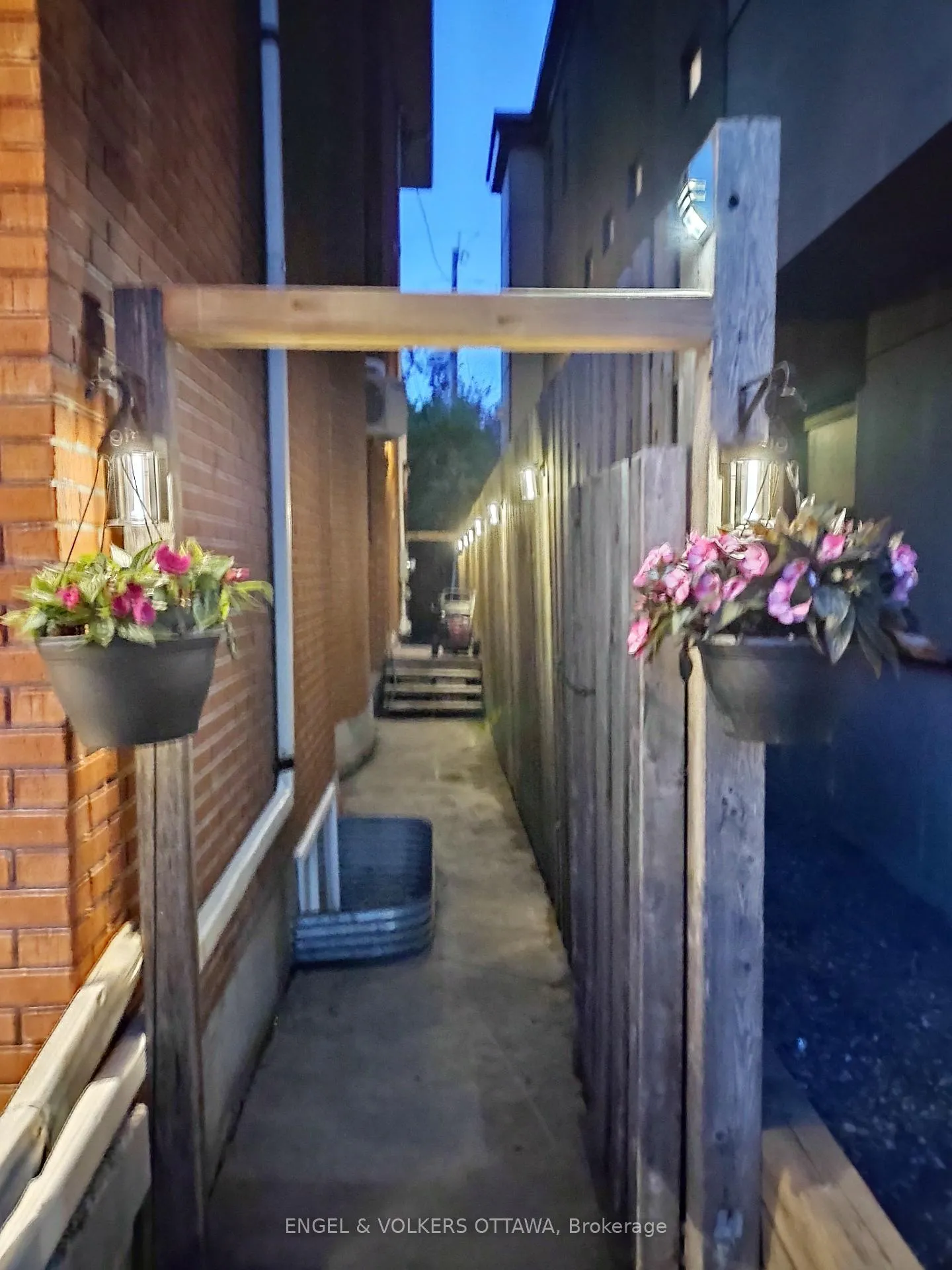 Photo 28 of Unit B, 281 Kirchoffer, Ottawa, Westboro West — HOMEH