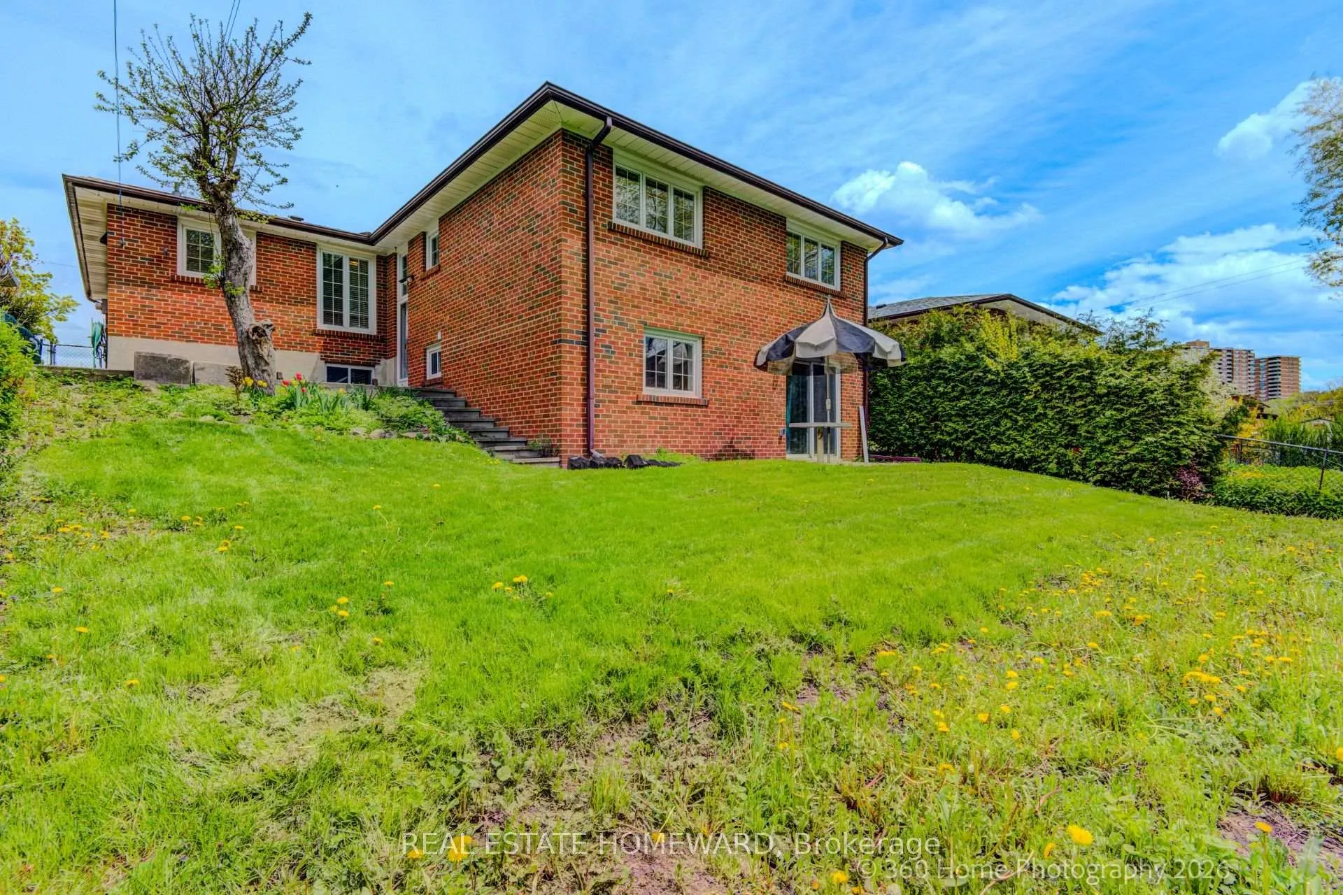 Photo 4 of 42 Annabelle Drive, Etobicoke, Mount Olive-Silverstone-Jamestown — HOMEH