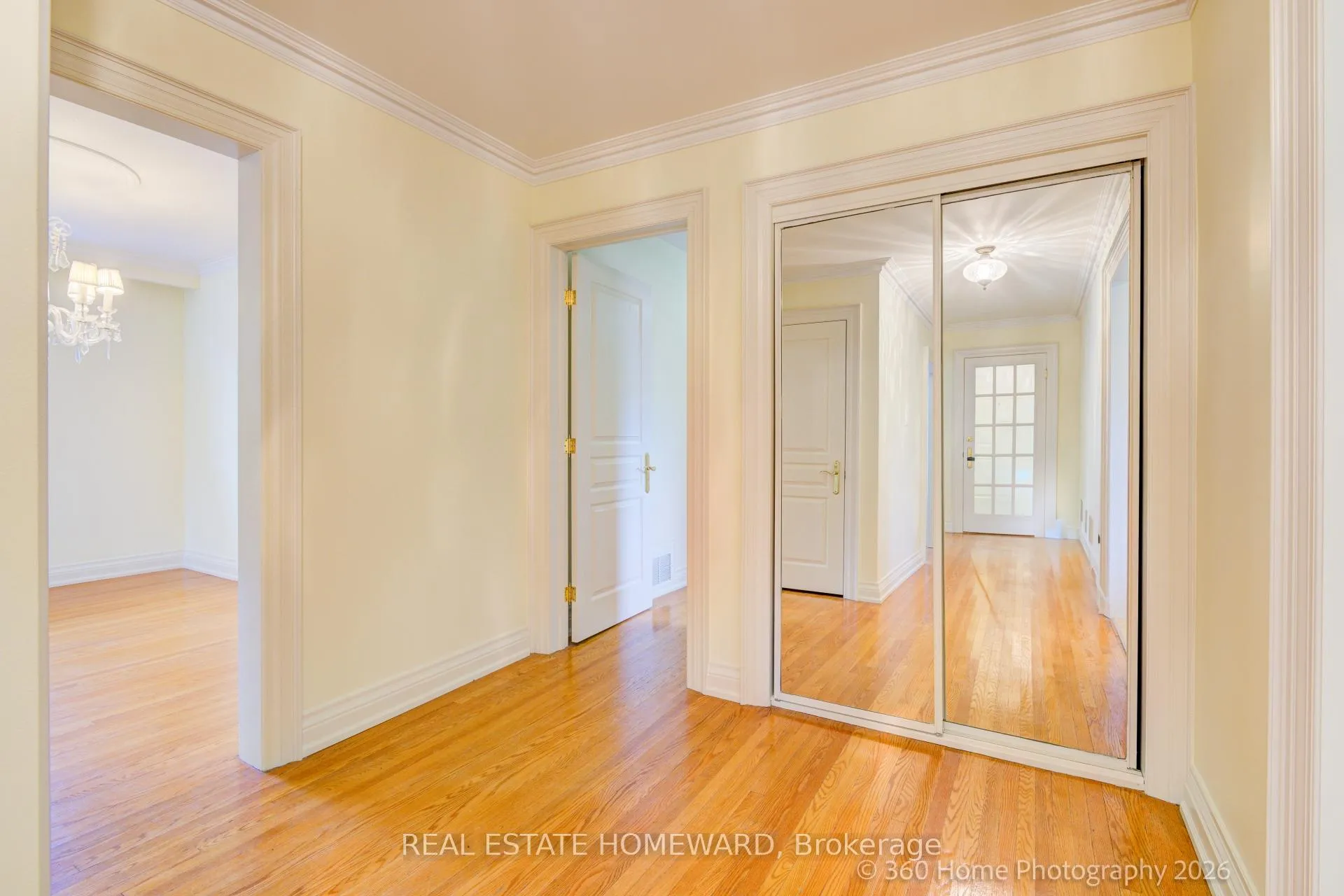 Photo 10 of 42 Annabelle Drive, Etobicoke, Mount Olive-Silverstone-Jamestown — HOMEH
